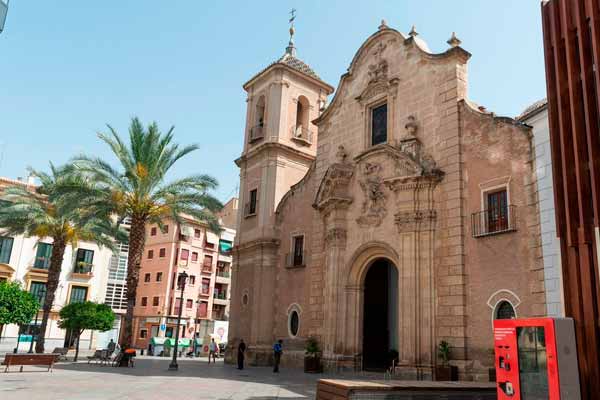 St. Eulalia Square. A walk along the squares of Murcia - Tourism in Murcia